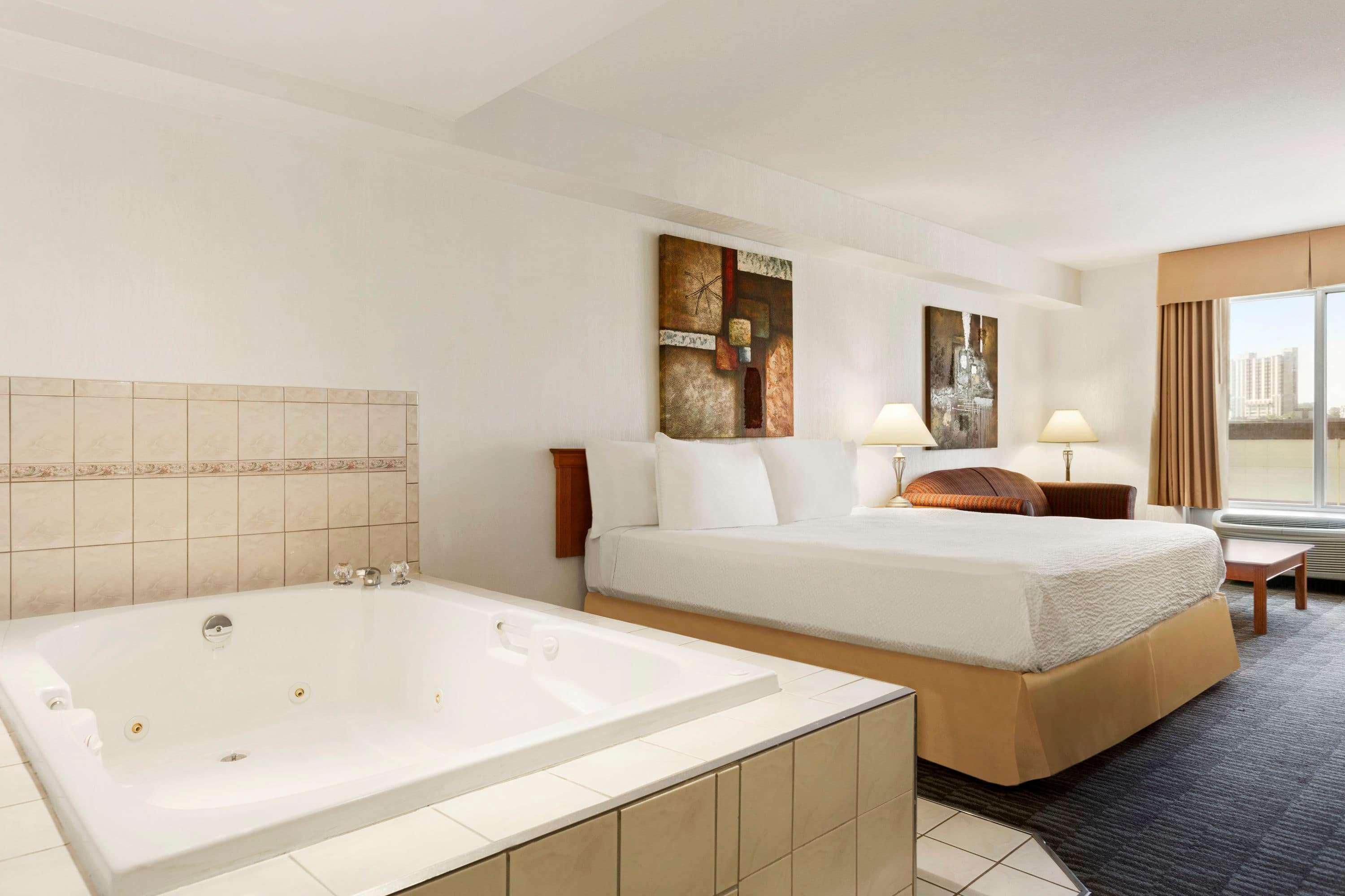 Days By Wyndham Centre St By The Falls Hotel 3*