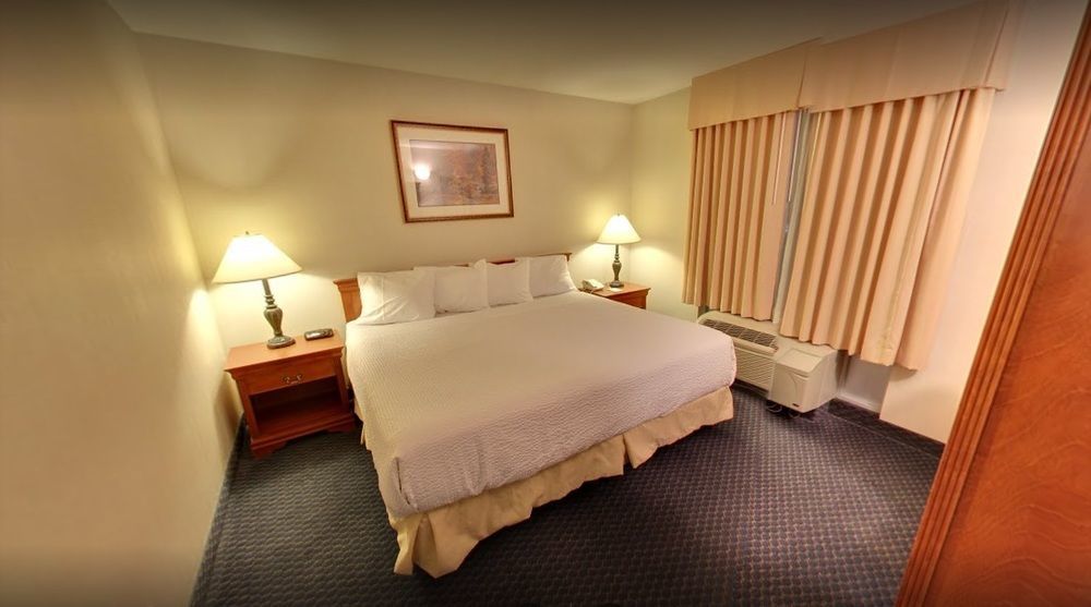 Days By Wyndham Centre St By The Falls 3*