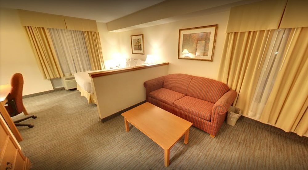 Days By Wyndham Centre St By The Falls Hotel 3*